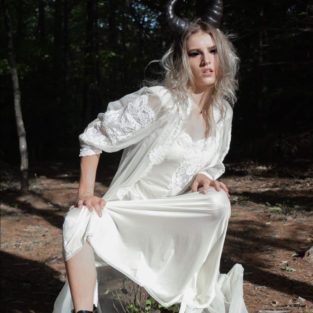 LONG OFF WHITE 100% NYLON SOFT SLIM NIGHTGOWN VS!